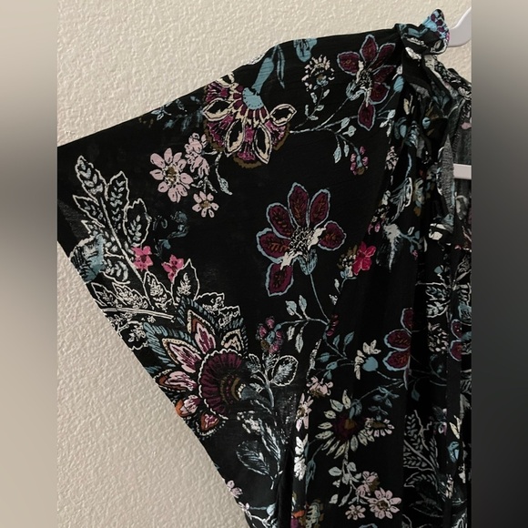 Frye And Co Black Floral Short Sleeve Blouse 1X - Picture 2 of 7